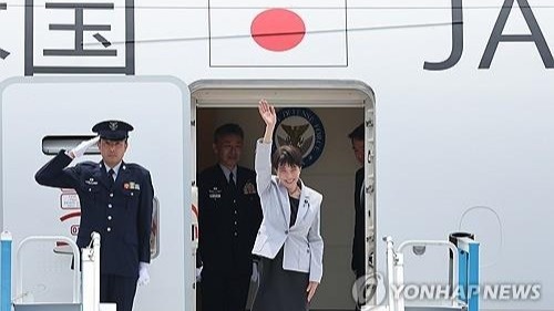 (3rd LD) Lee holds talks with Japan PM Takaichi in his hometown of Andong (3rd LD) Lee holds talks with Japan PM Takaichi in his hometown of Andong