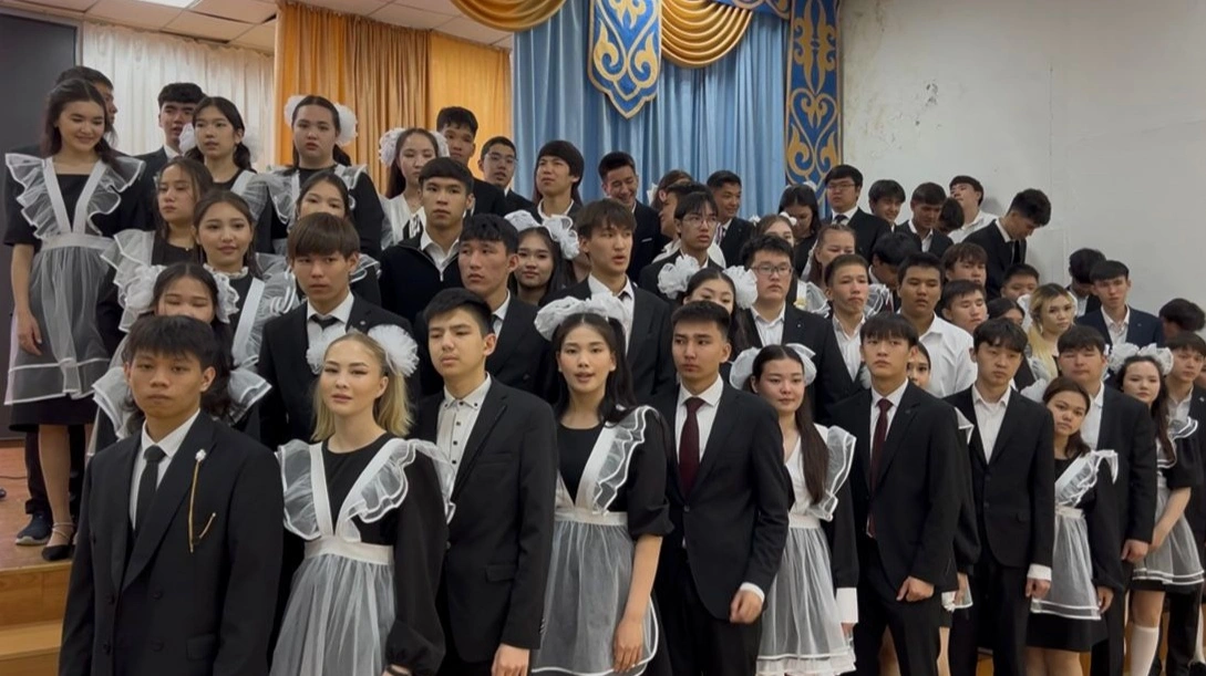 Ертіс-Баян өңірінің бес мыңнан астам түлегі &laquo;Ақ бантик&raquo; әнін шырқады 