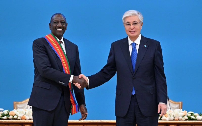 Kassym-Jomart Tokayev awards Kenyan President William Ruto Dostyq Order 