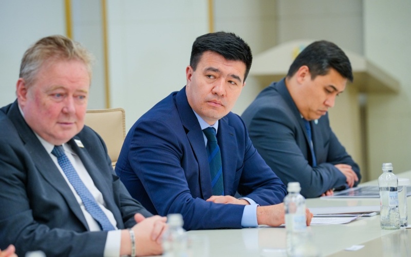 Gennady Golovkin meets with Astana Mayor Zhenis Kassymbek Gennady Golovkin meets with Astana Mayor Zhenis Kassymbek