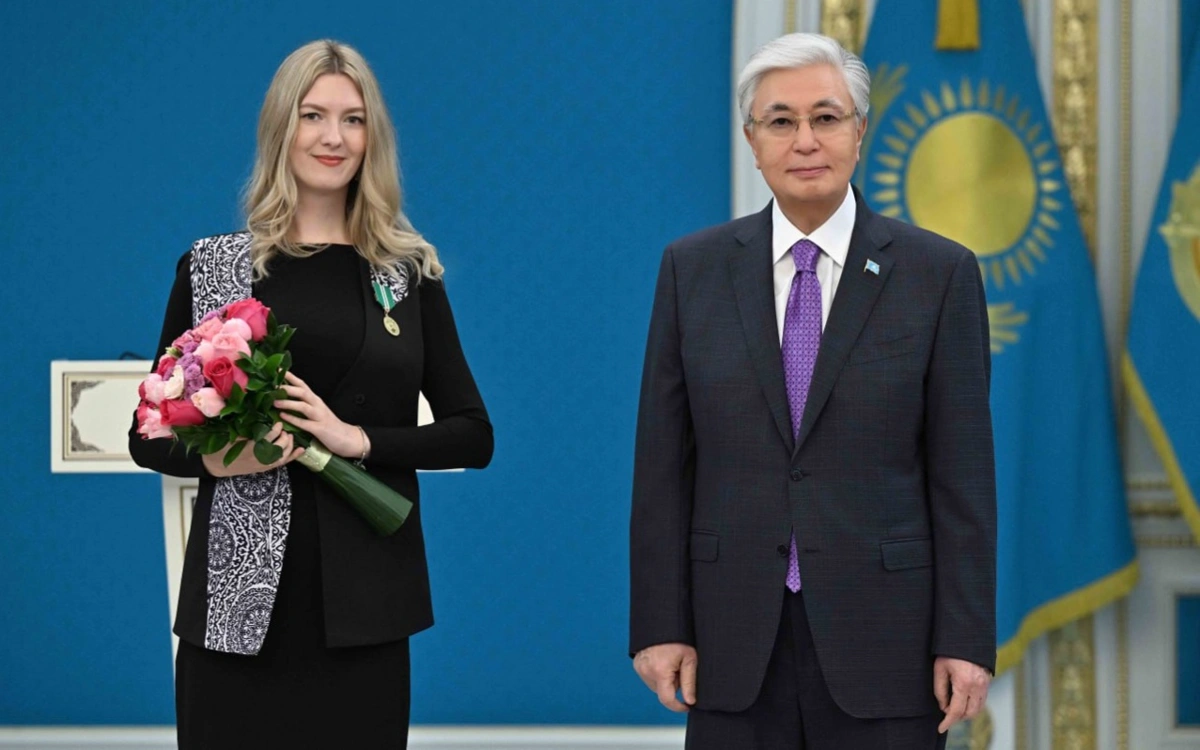 Президент вручил госнаграды ряду казахстанцев