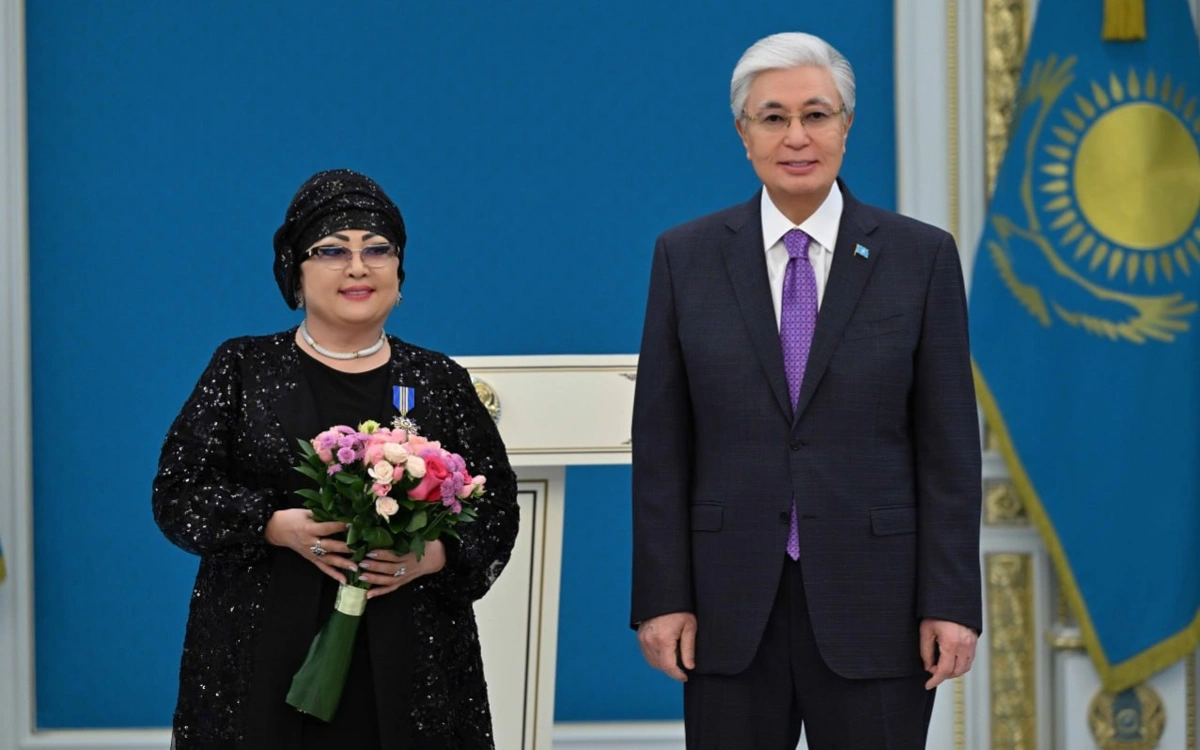 Президент вручил госнаграды ряду казахстанцев