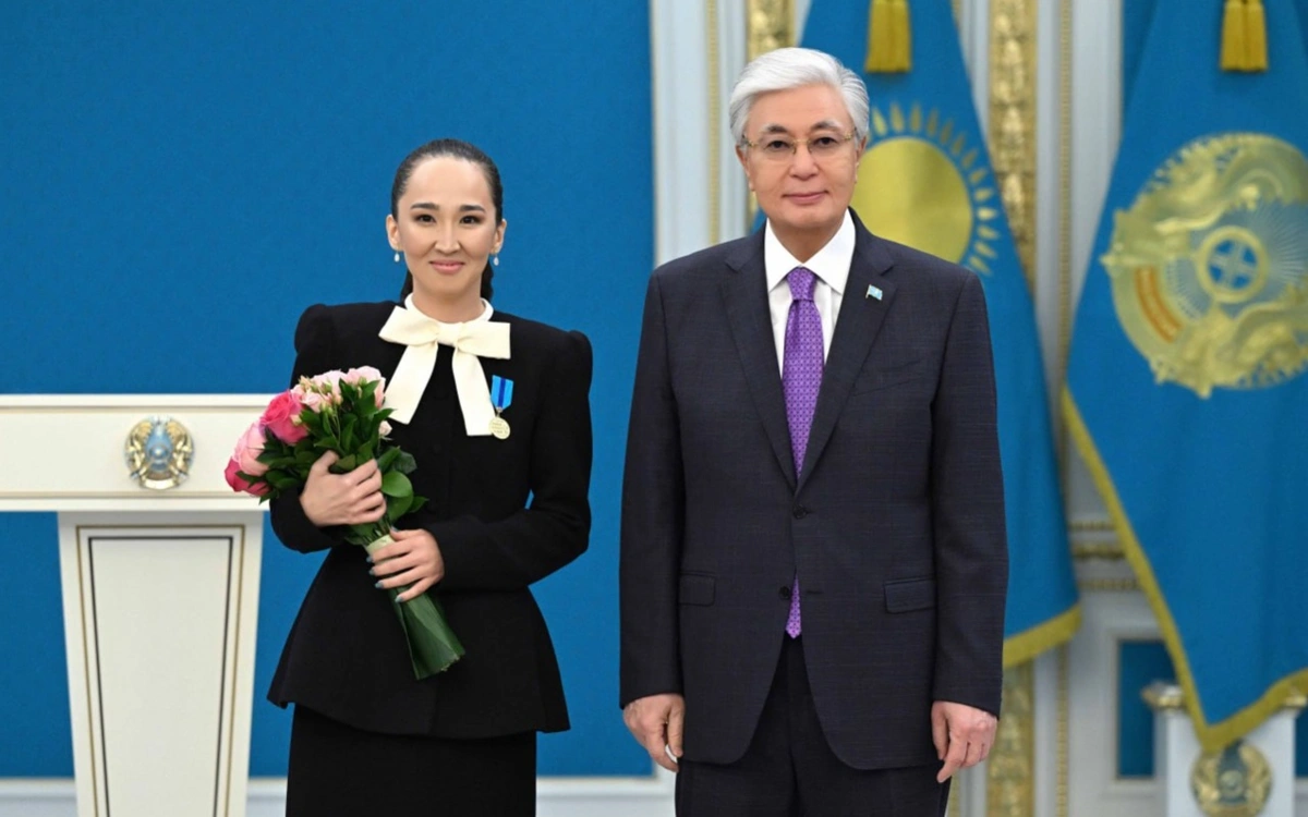 Президент вручил госнаграды ряду казахстанцев