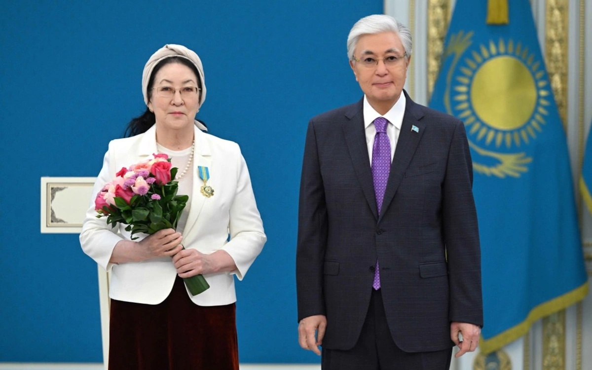 Президент вручил госнаграды ряду казахстанцев
