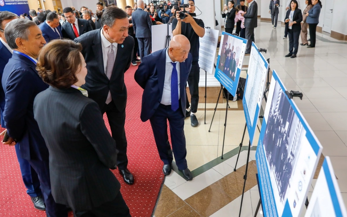 Алматыда бас қосқан түркітанушы ғалымдар не туралы кеңесті