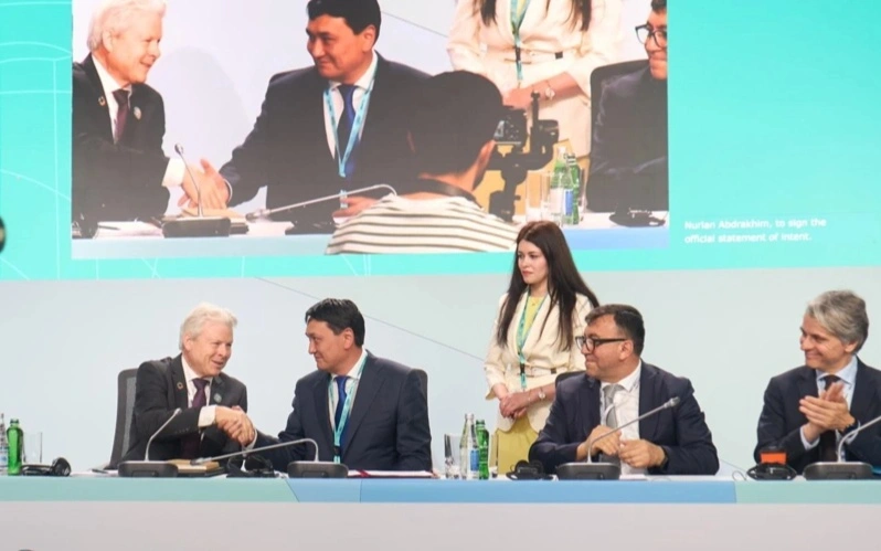 Almaty Bakýde ótken forýmda ekologııalyq jobalaryn tanystyrdy