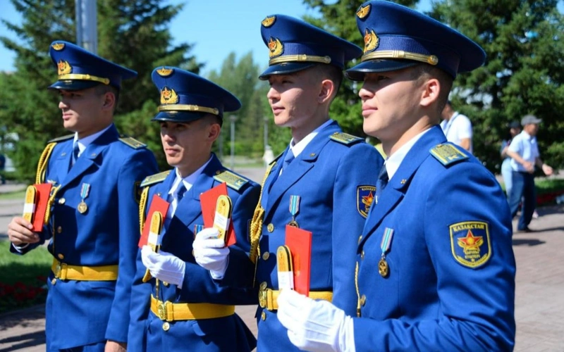 Әскери жоғары оқу орындарын үздік бітірген түлектерге әскери атақ беру тәртібі өзгерді  