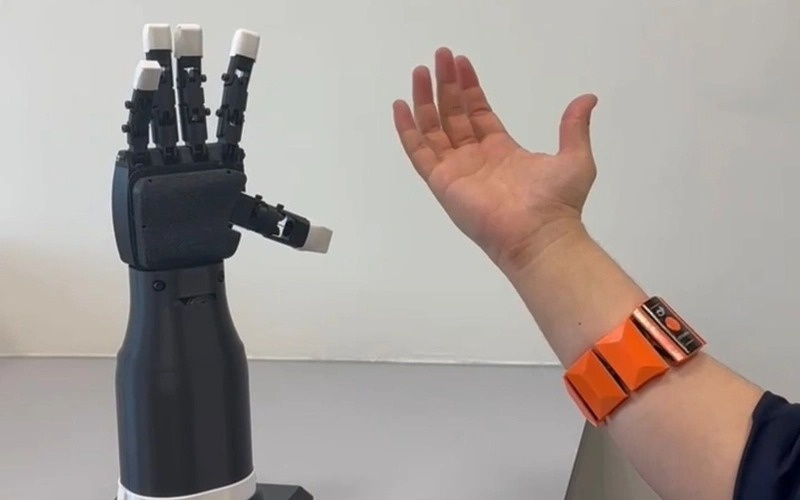 Kazakh scientists develop smart bionic arm controlled by muscle signals