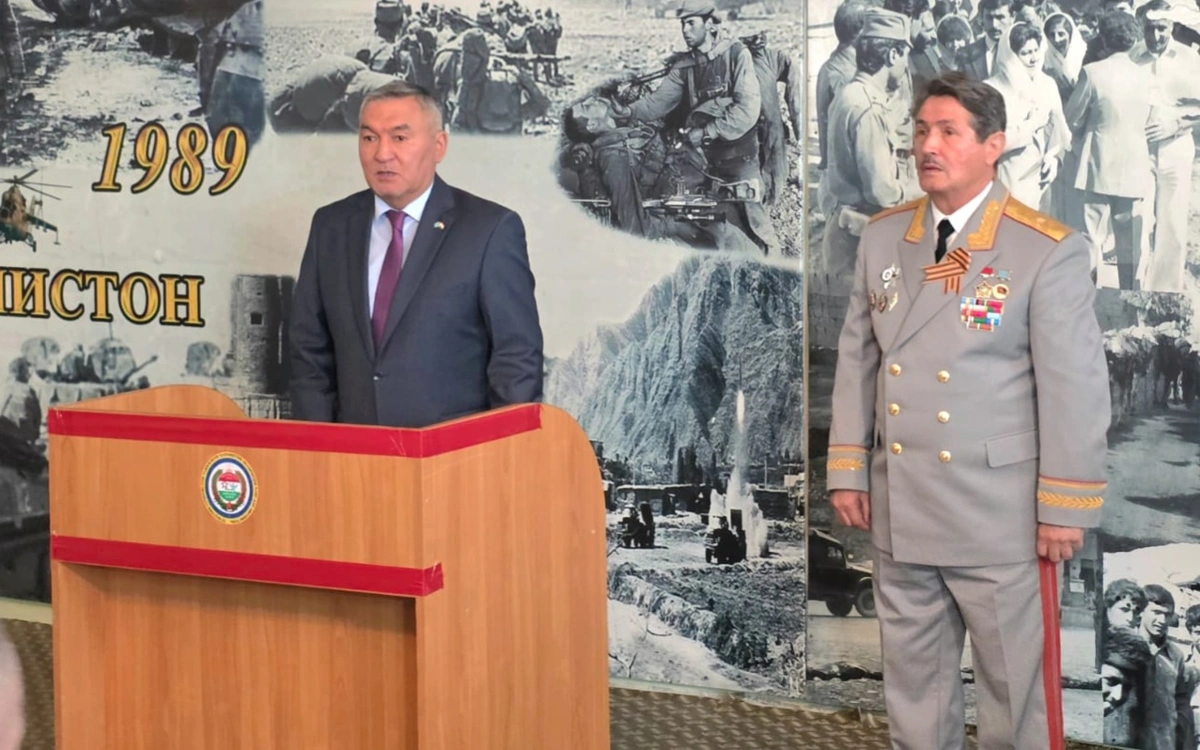 Памятный уголок казахстанским миротворцам открыли в Душанбе