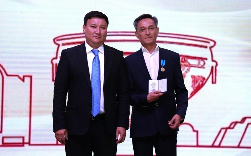 Culture and arts workers honored in Turkistan