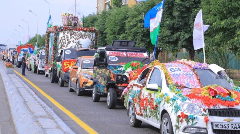 Ózbekstannyń Namangan qalasynda 65-shi halyqaralyq gúlder festıvali ashyldy