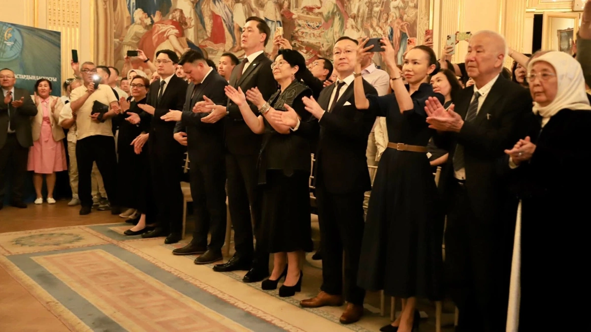 Құрманғазы мен Қорқыт күйлері, халық әндері: сырбойылық өнерпаздар Париж төрінде өнер көрсетті