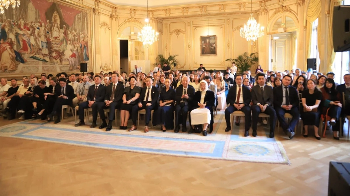 Құрманғазы мен Қорқыт күйлері, халық әндері: сырбойылық өнерпаздар Париж төрінде өнер көрсетті