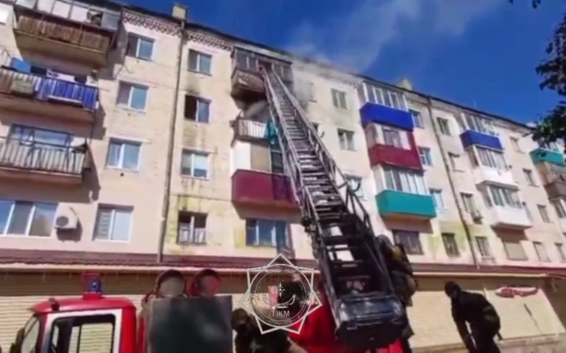 14 человек эвакуировали из-за пожара в пятиэтажки в Рудном