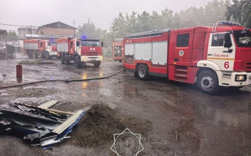 Магазин загорелся в Усть-Каменогорске