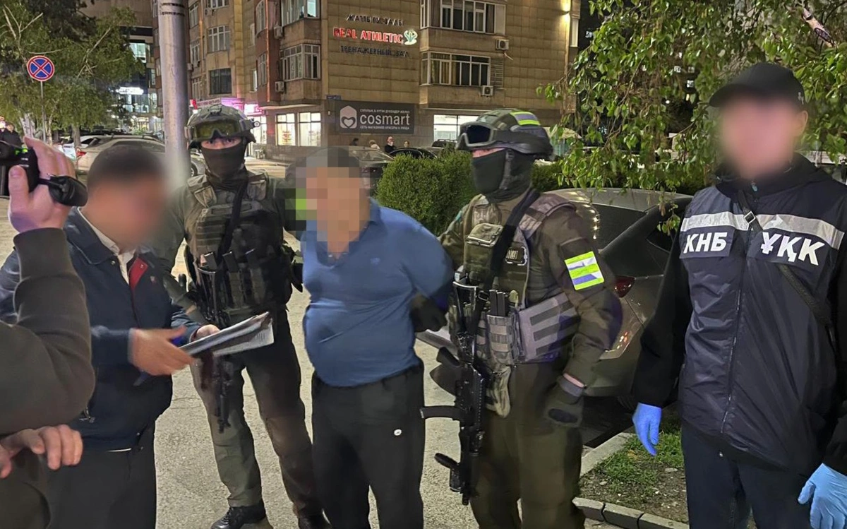 Ақтауда шетелдік 1 келіге жуық апиынды жұтып, елге өткізбек болған