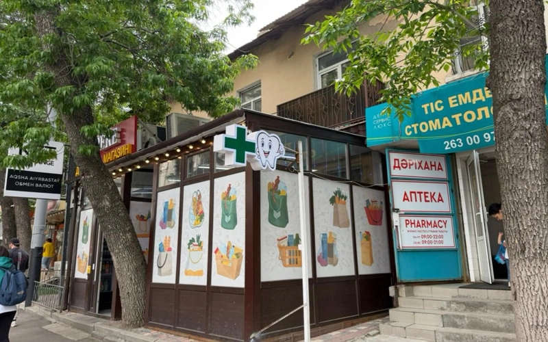 Пристройку к магазину снесли в центре Алматы