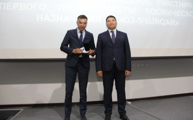 Участники первого пуска ракеты-носителя «Союз-5»/«Сункар» получили награды
