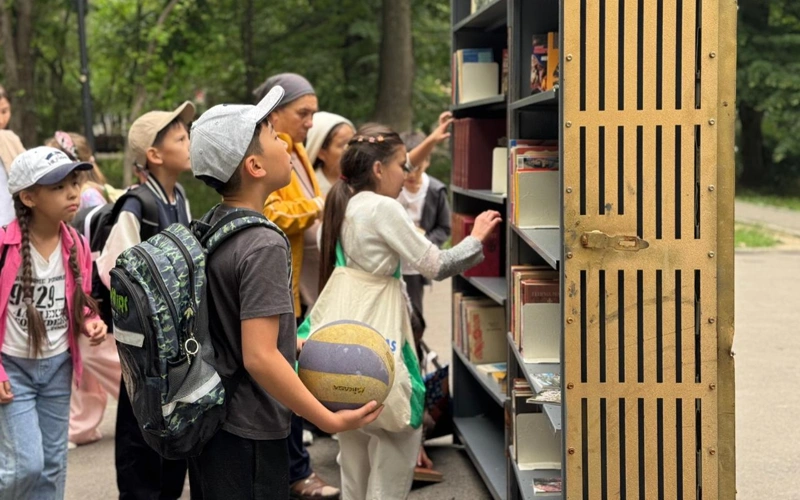 Где почитать книгу летом: в парках Алматы запустят площадки буккроссинга