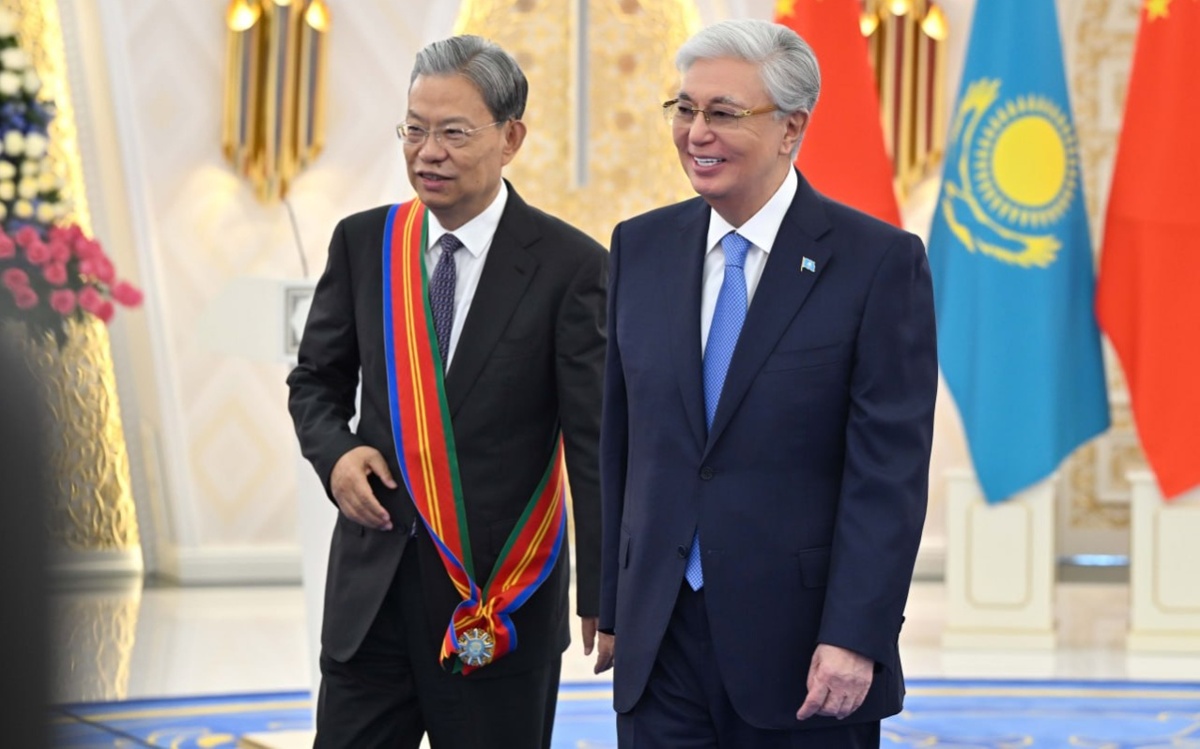Kazakh President confers Dostyq Order upon China’s Zhao Leji