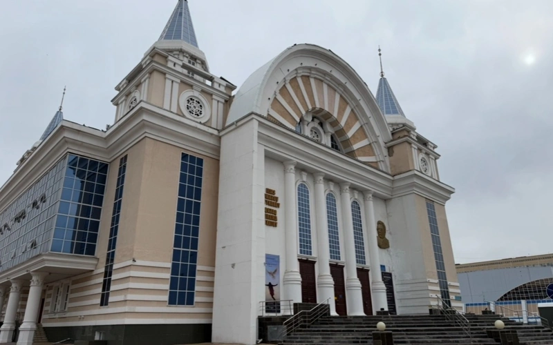 Что происходит за кулисами казахского драмтеатра в Костанае