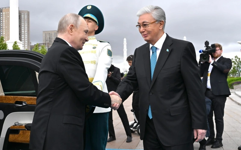 Tokayev, Putin