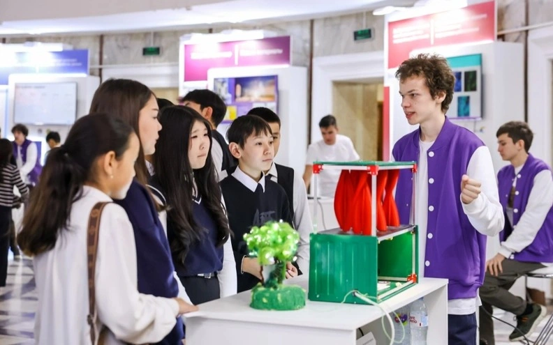 Tokayev backs opening branches of Russia's Sirius school in Kazakhstan