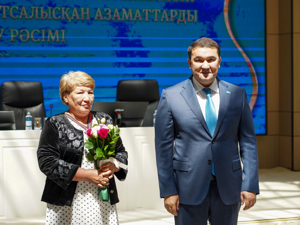 Трудившихся над организацией неофициального саммита ОТГ граждан наградили в Туркестане 