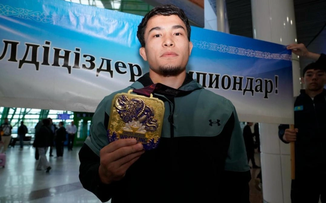 Азия чемпионы атанған елордалық палуан елге оралды
