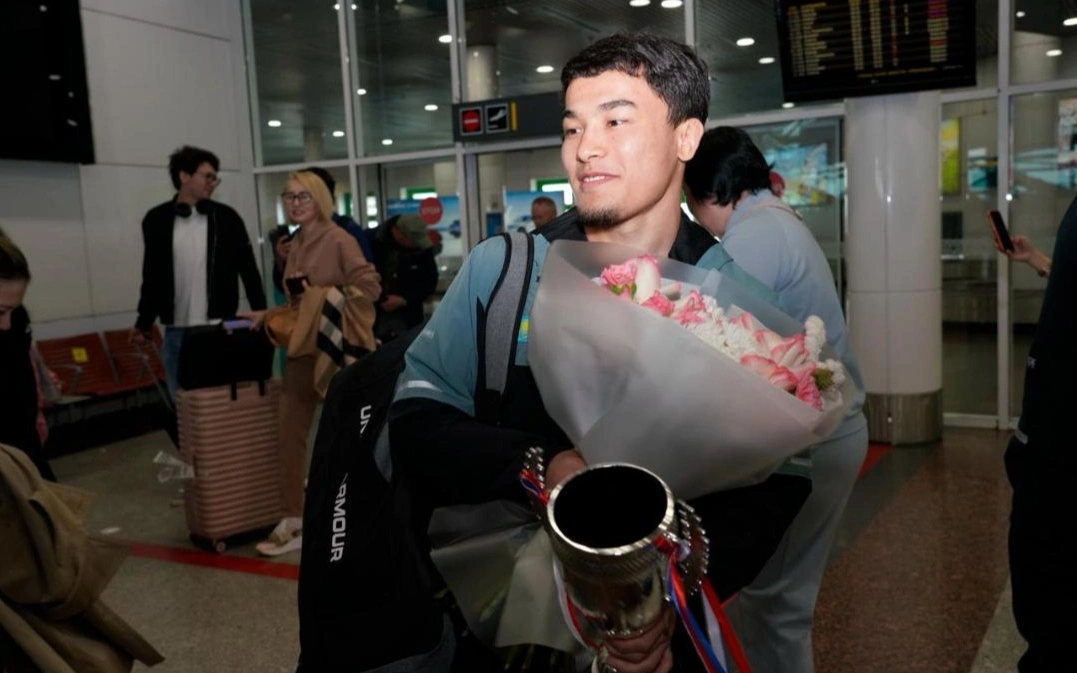 Азия чемпионы атанған елордалық палуан елге оралды