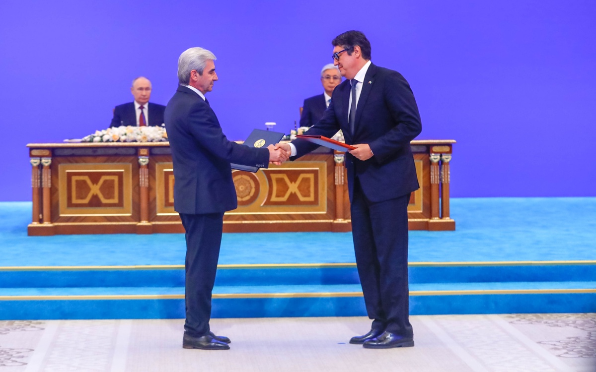 Kazakhstan and Russia sign deal to finance 1st nuclear power plant