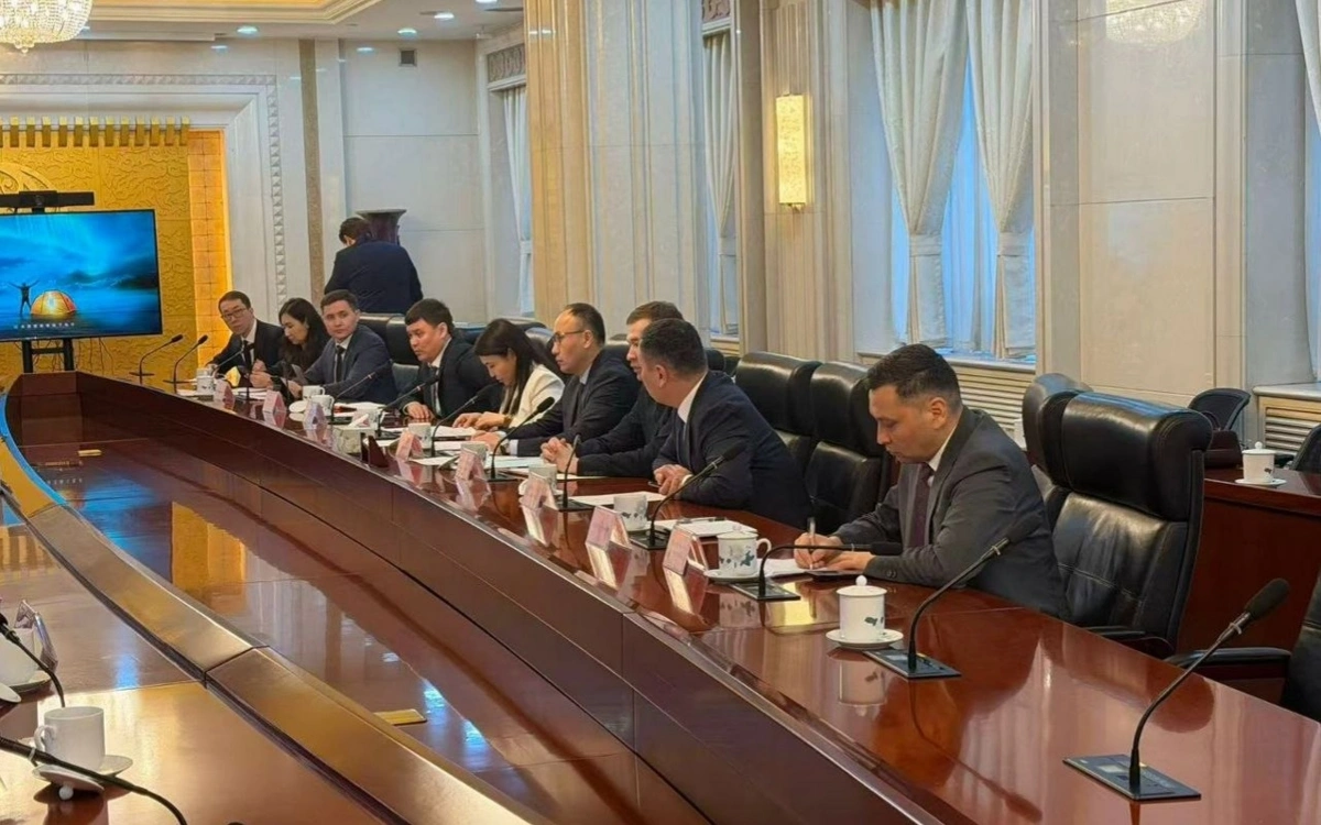 Қазақстан мен Қытай автотасымалға арналған рұқсат бланкілерін шектеусіз алмасуға келісті