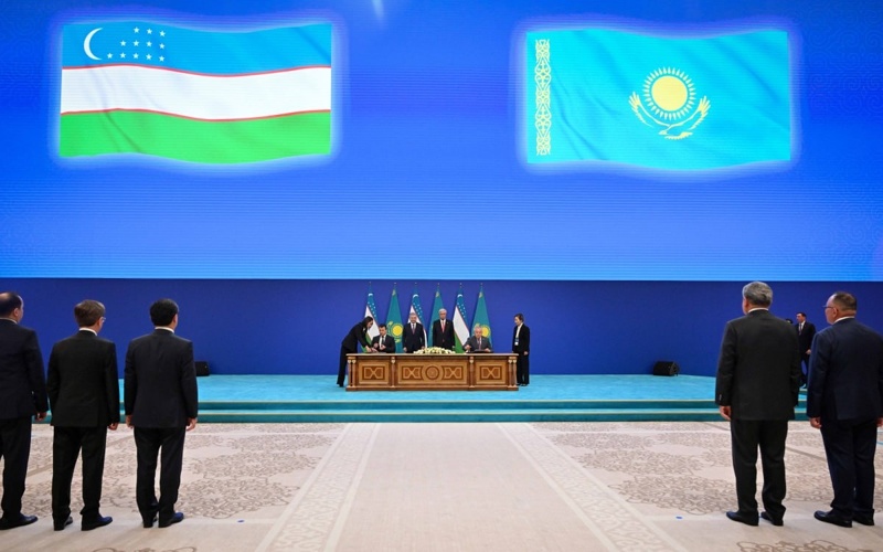 Kazakhstan, Uzbekistan sign new roadmap for cooperation. Kazakhstan, Uzbekistan sign new roadmap for cooperation.