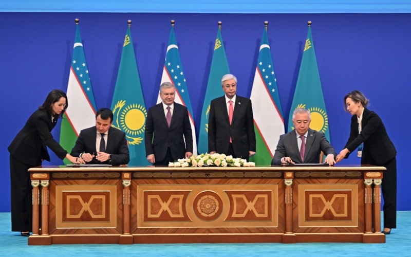 Kazakhstan, Uzbekistan sign new roadmap for cooperation. Kazakhstan, Uzbekistan sign new roadmap for cooperation.