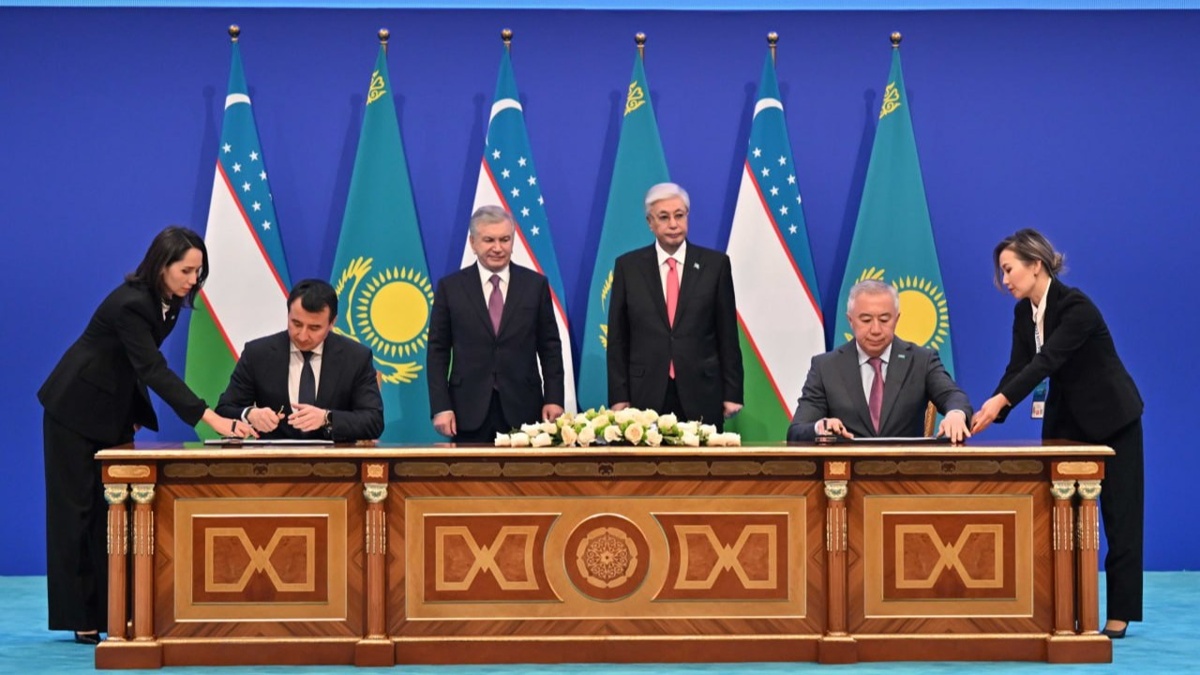 Kazakhstan, Uzbekistan sign new roadmap for cooperation