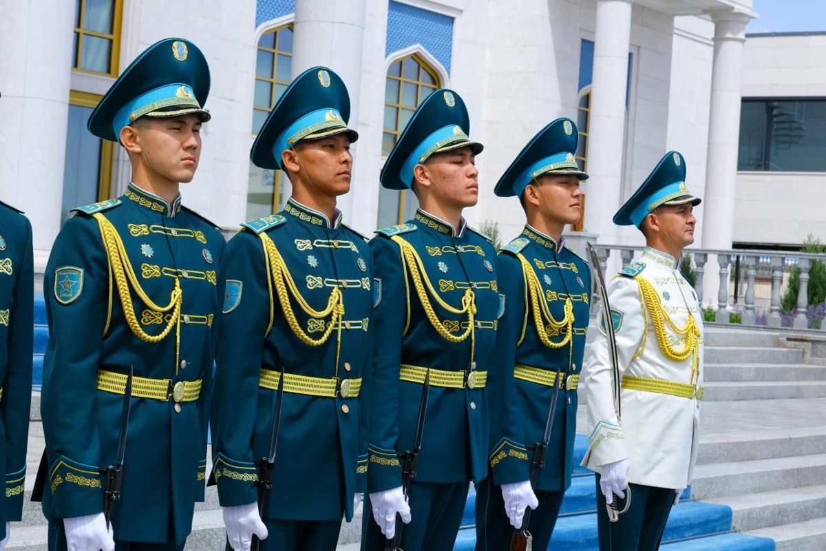 Шавкат Мирзиёев прибыл в Астану