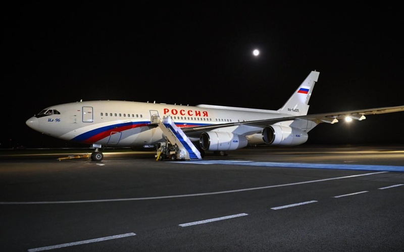 Kassym-Jomart Tokayev bids farewell to Vladimir Putin at Astana airport