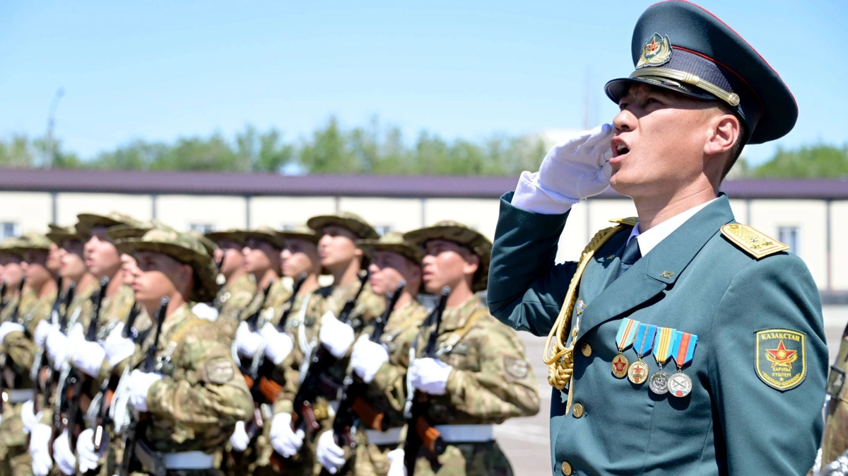 Құрлық әскерлерінде үш мыңнан аса сарбаз Отанға адал болуға ант берді