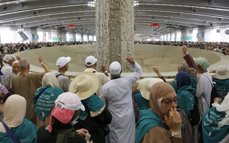 Pilgrims complete final 'Stoning Ritual' on last day of Tashreeq