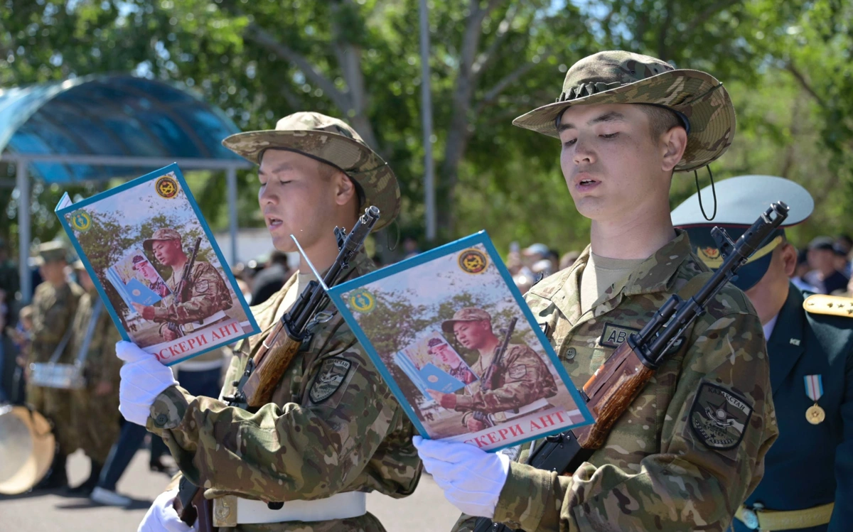 Құрлық әскерлерінде үш мыңнан аса сарбаз Отанға адал болуға ант берді