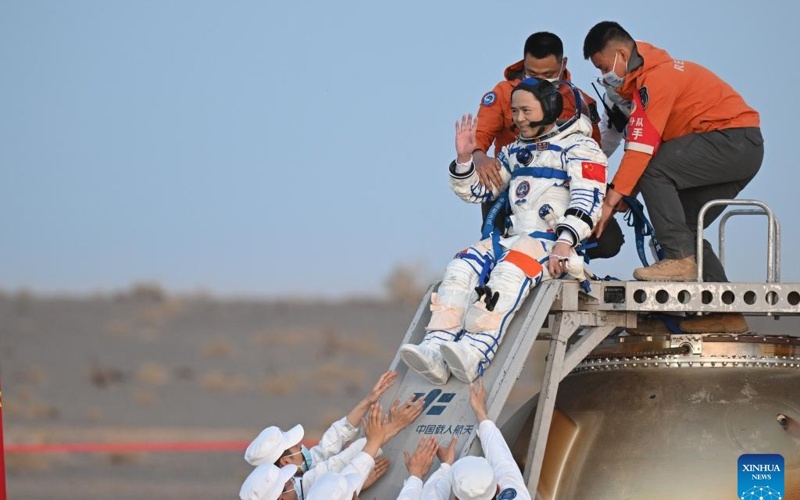 China&rsquo;s Shenzhou‑21 crew returns safely after record 210 days in orbit