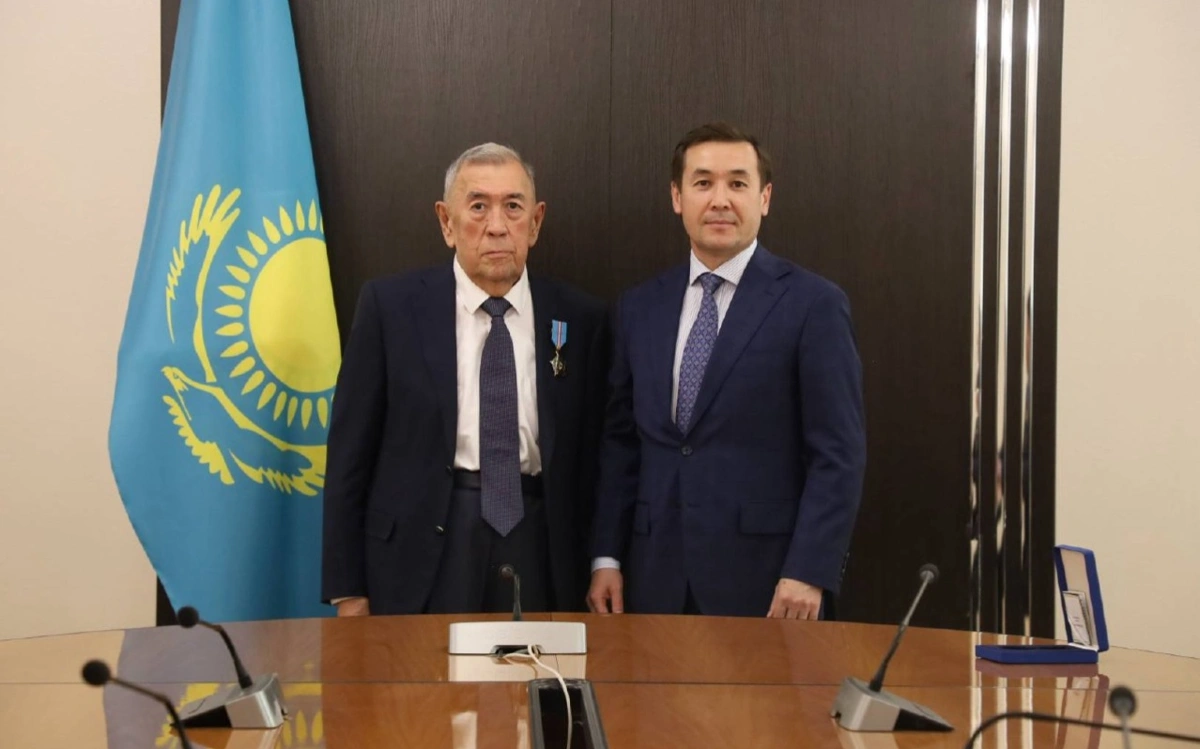 Сәрсенғали Әбдіманапов пен Ермек Жангелдинге мемлекеттік наградалар табысталды