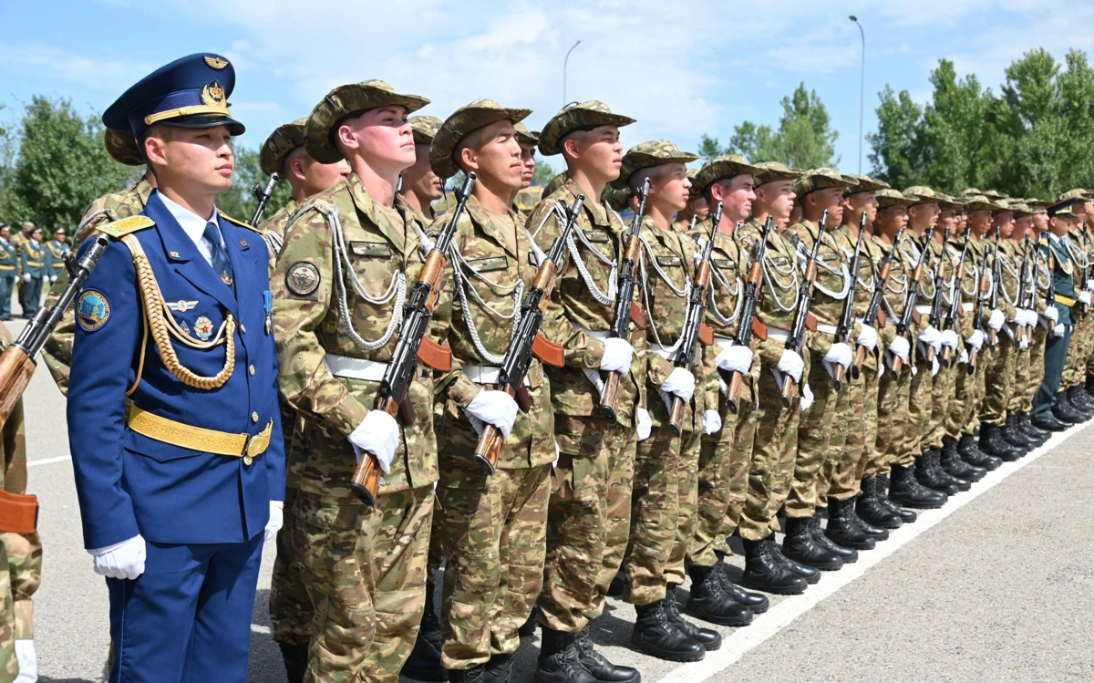 Құрлық әскерлерінде үш мыңнан аса сарбаз Отанға адал болуға ант берді