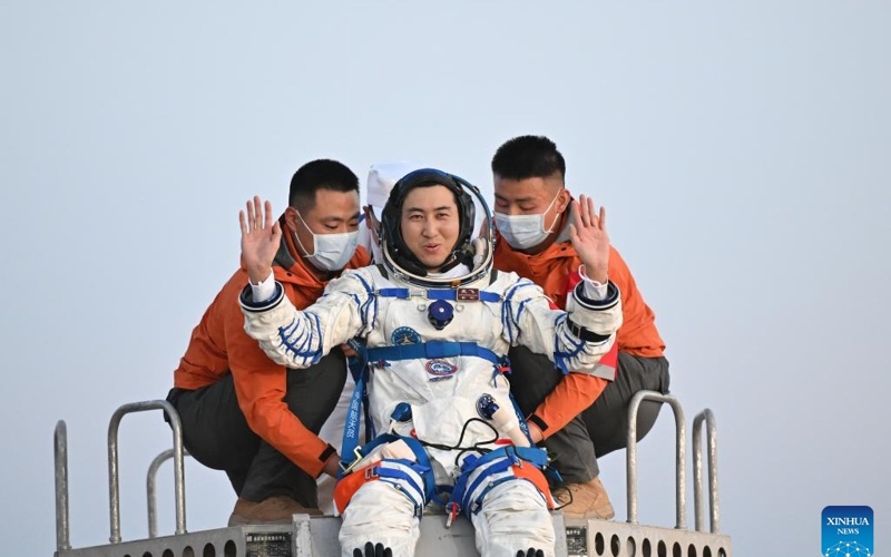 China&rsquo;s Shenzhou‑21 crew returns safely after record 210 days in orbit