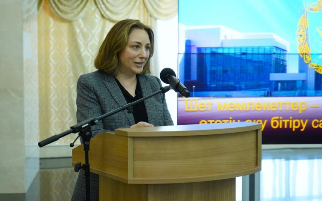 Джули Стаффт