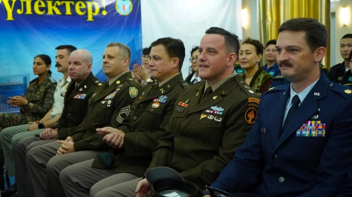 Шет мемлекеттердің әскерилері тілдік курстарды аяқтағаны туралы сертификат алды