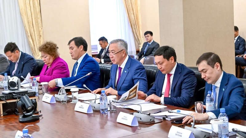Kazakhstan, Hong Kong explore investment, finance, and direct air links