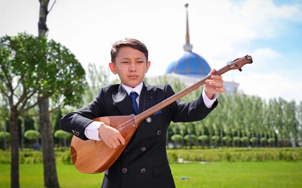 өнер, домбыра
