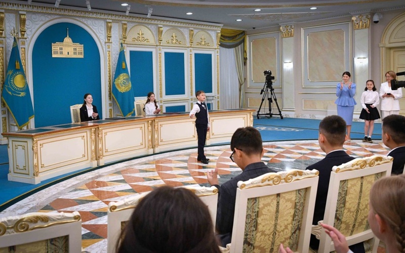 100 schoolchildren from across Kazakhstan take tour of Akorda Presidential Palace 