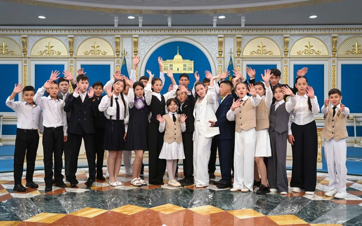 100 schoolchildren from across Kazakhstan take tour of Akorda Presidential Palace 